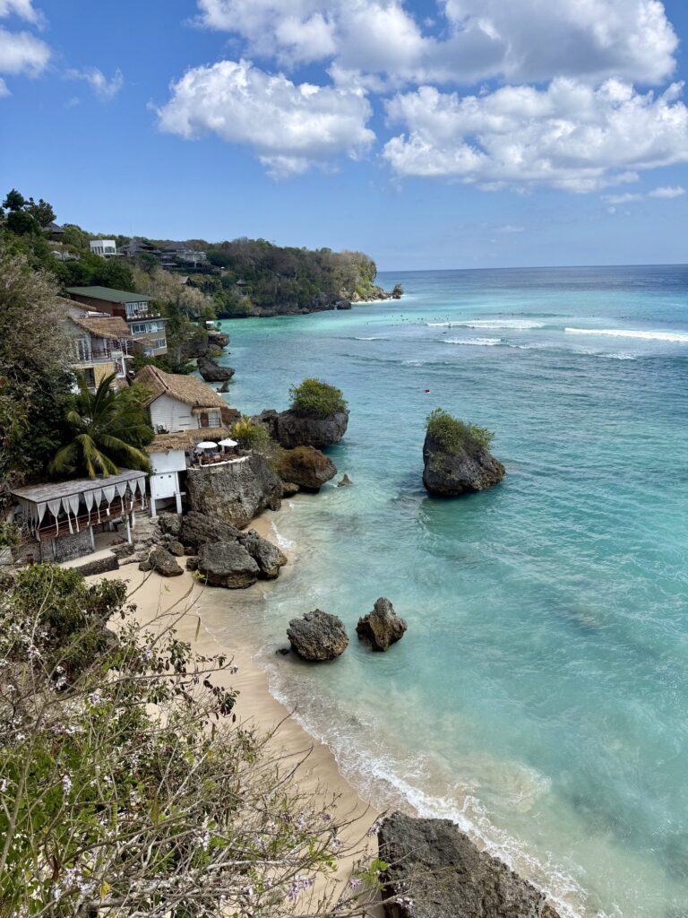 uluwatu beach turquoise water cliffs